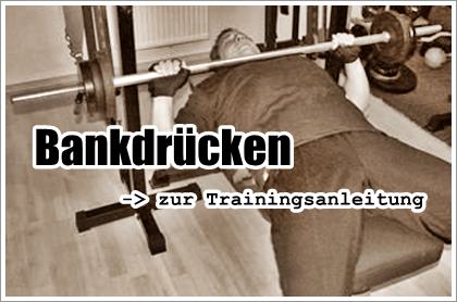 Bankdr&uuml;cken auf der Flachbank / Hantelbank